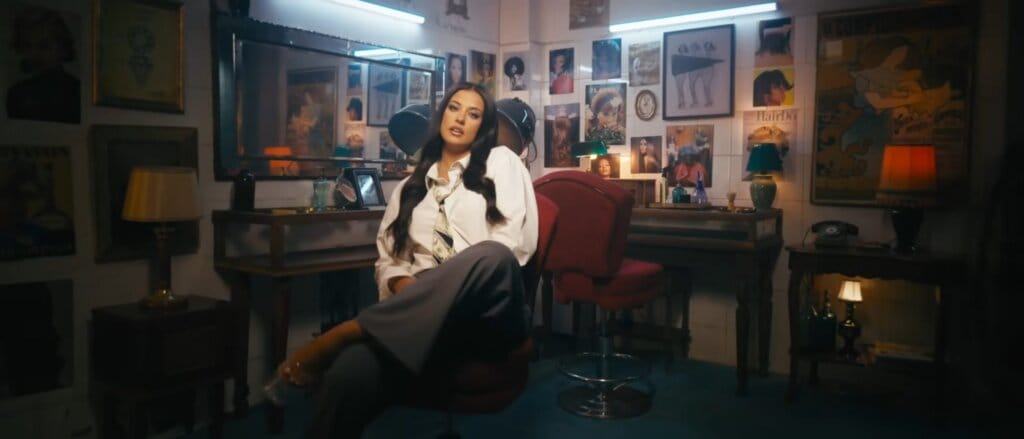 Still from the "Cum se împarte dragostea" which sees Antonia sitting in a chair in a make-up room.