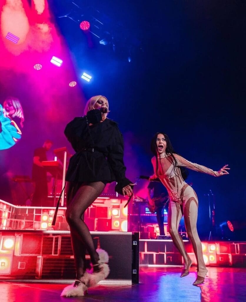 "We Wanna" More and We Got It: INNA and Alexandra Stan Hit the Stage Together in Amsterdam and Paris for the Echoes by INNA Tour 18 INNA and Alexandra Stan performing together in Amsterdam.